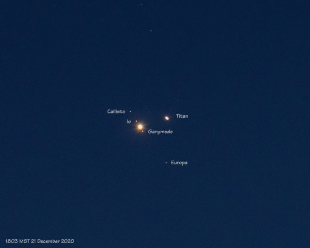 Great Conjunction with labels of Jupiter and Saturn (21 December 2020)