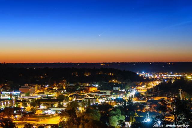 Comet C/2023 A3 (Tsuchinshan-ATLAS) and the City of Flagstaff. (25 September 2024)