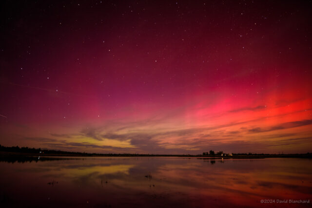 Green aurora begins to fill the sky.